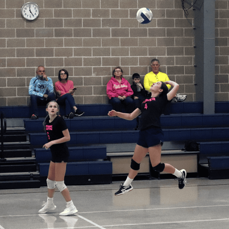 Girls volleyball - serve